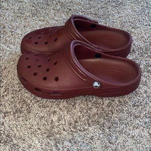 Maroon crocs